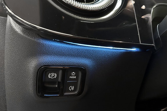 Mercedes-Benz CLA350 10 of 17
