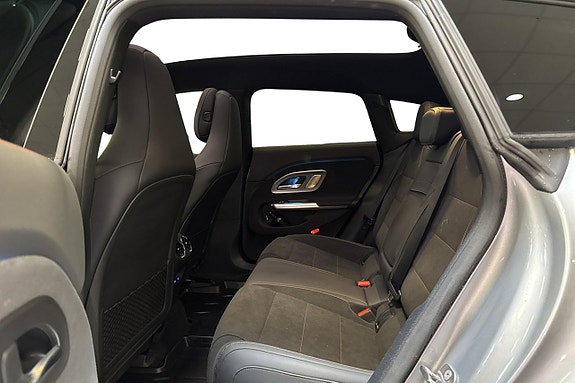 Mercedes-Benz CLA350 14 of 17