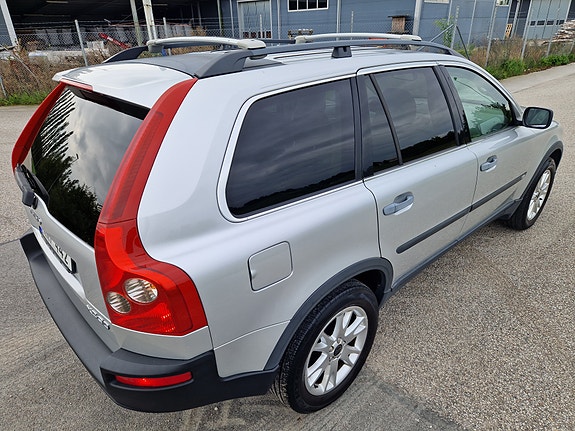 Volvo XC90 2 of 10
