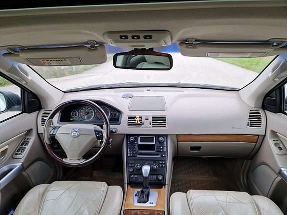 Volvo XC90 8 of 10