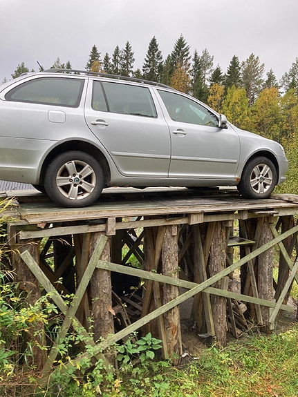 Skoda Octavia 2 of 5