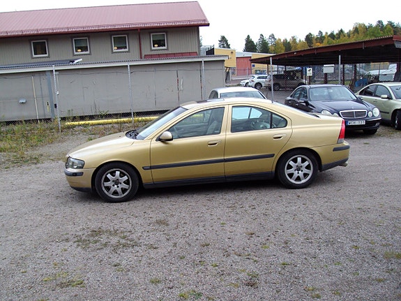 Volvo S60 2 of 7
