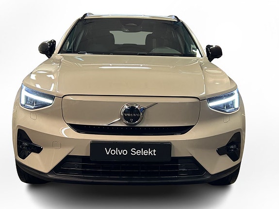 Volvo EX40 2 of 14