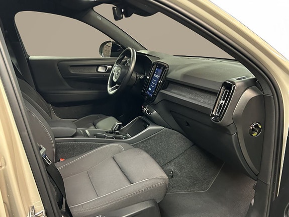 Volvo EX40 7 of 14
