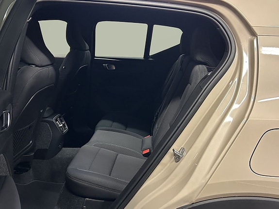 Volvo EX40 11 of 14
