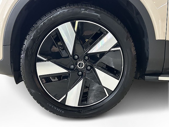 Volvo EX40 14 of 14