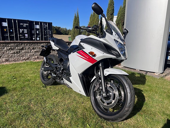 Yamaha XJ6 Diversion F ABS 3 of 12