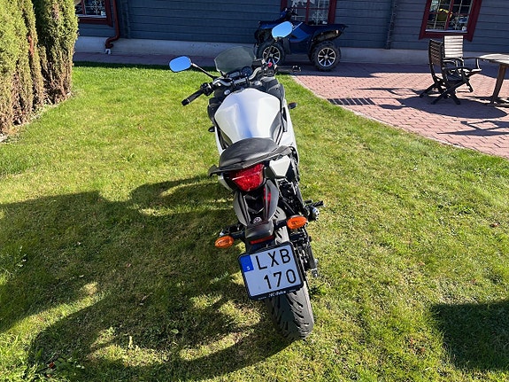 Yamaha XJ6 Diversion F ABS 7 of 12