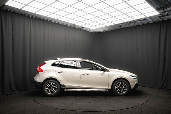 Volvo V40 Cross Country 5 of 27