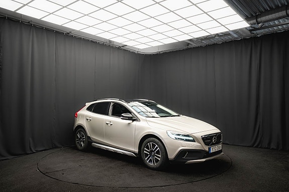 Volvo V40 Cross Country 4 of 27