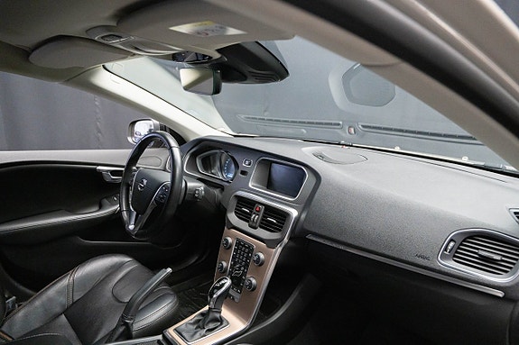 Volvo V40 Cross Country 17 of 27
