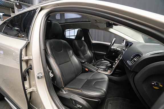 Volvo V40 Cross Country 20 of 27