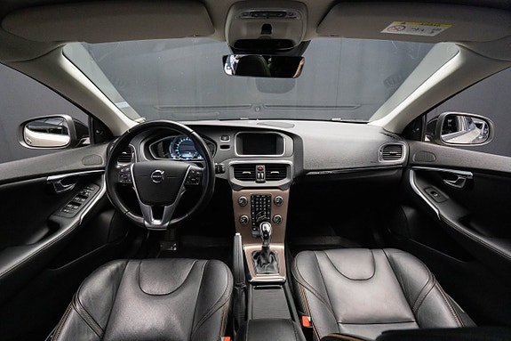 Volvo V40 Cross Country 12 of 27