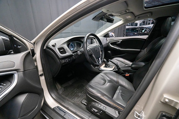 Volvo V40 Cross Country 19 of 27