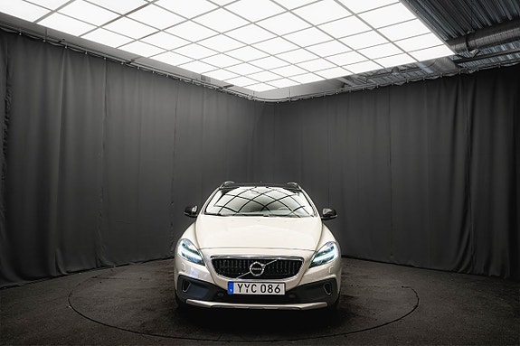 Volvo V40 Cross Country 3 of 27