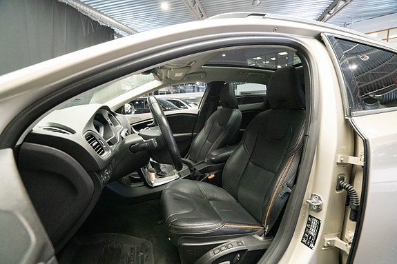 Volvo V40 Cross Country 18 of 27