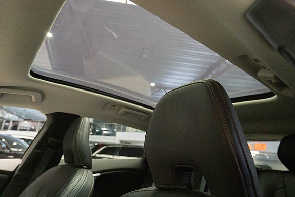 Volvo V40 Cross Country 10 of 27