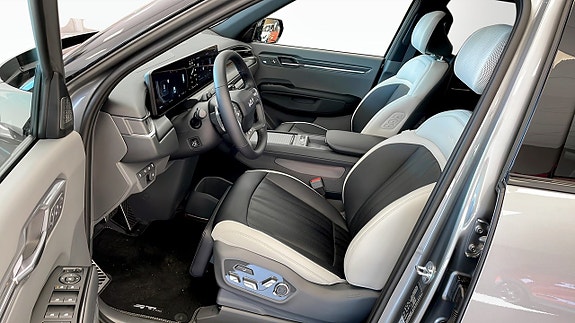 Kia EV9 8 of 12