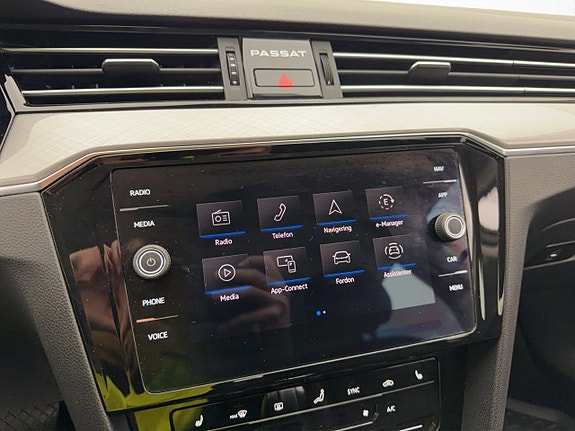 Volkswagen Passat 22 of 30