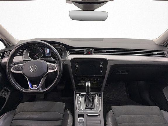 Volkswagen Passat 14 of 30