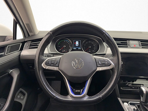 Volkswagen Passat 10 of 30