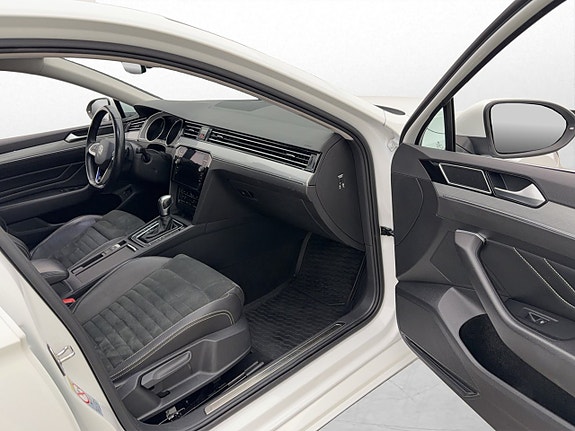 Volkswagen Passat 12 of 30