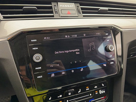 Volkswagen Passat 21 of 30