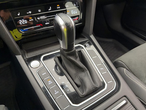 Volkswagen Passat 26 of 30