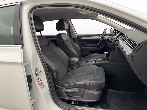 Volkswagen Passat 11 of 30