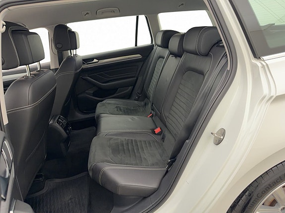 Volkswagen Passat 13 of 30