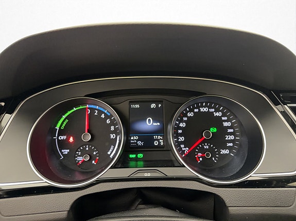 Volkswagen Passat 15 of 30