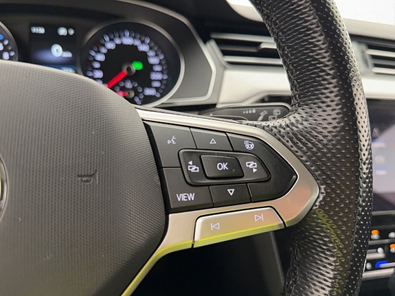Volkswagen Passat 17 of 30