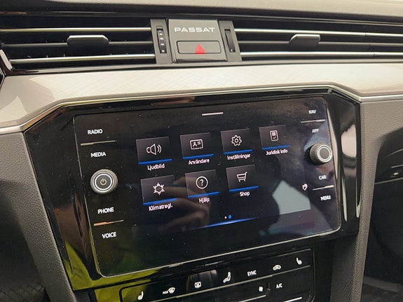 Volkswagen Passat 23 of 30