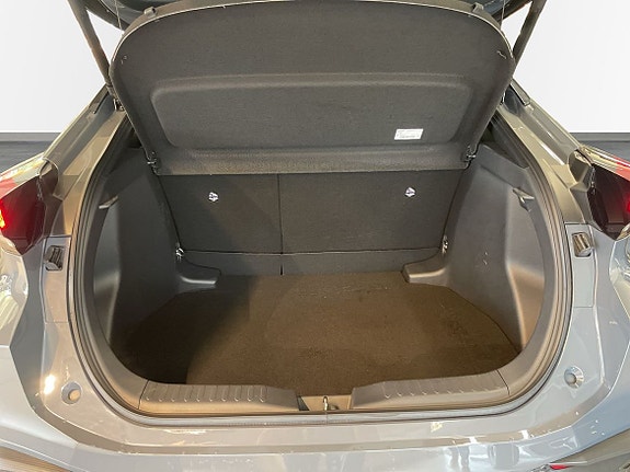 Toyota C-HR 10 of 15