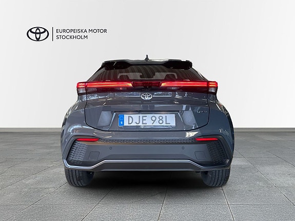 Toyota C-HR 4 of 15