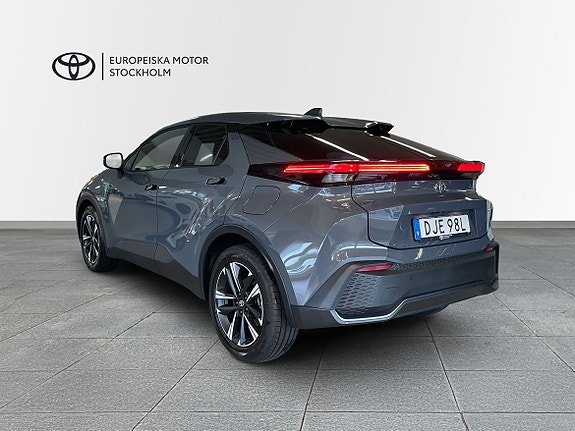 Toyota C-HR 2 of 15