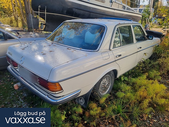 Mercedes-Benz 280 2 of 30