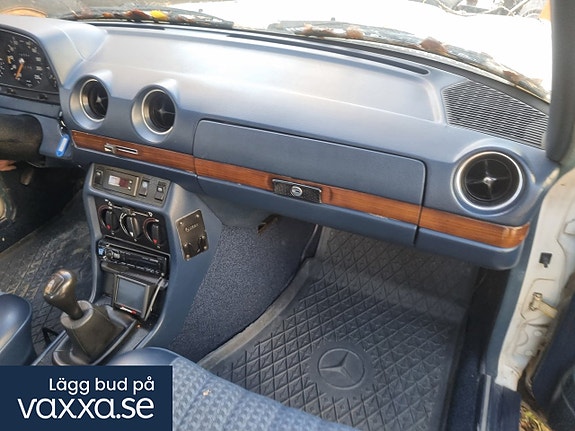 Mercedes-Benz 280 28 of 30