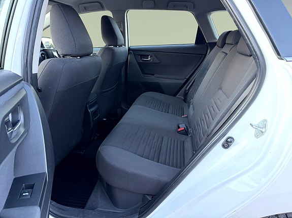 Toyota Auris 12 of 15