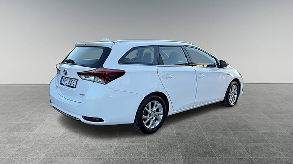 Toyota Auris 3 of 15