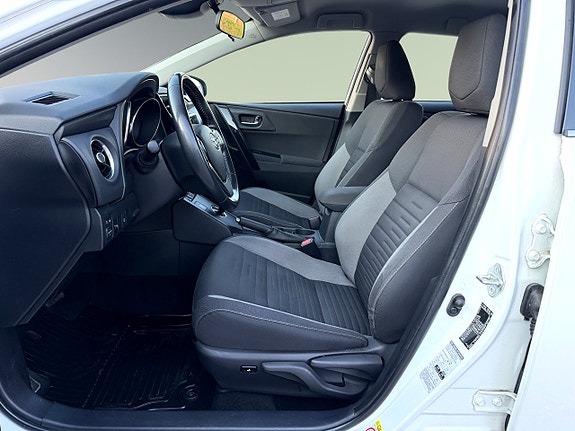 Toyota Auris 5 of 15