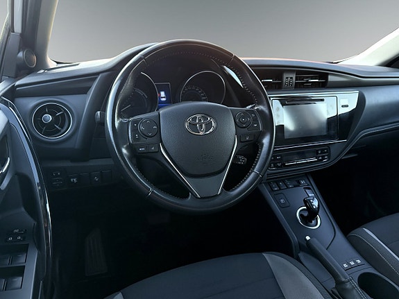 Toyota Auris 6 of 15
