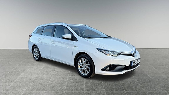 Toyota Auris 4 of 15