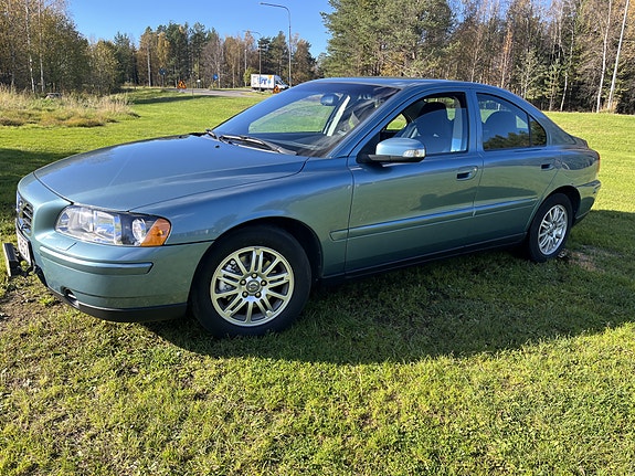Volvo S60 3 of 6