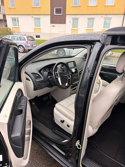 Chrysler Voyager 4 of 9