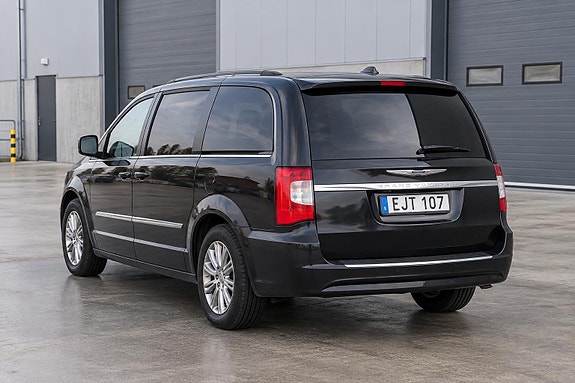 Chrysler Voyager 2 of 9