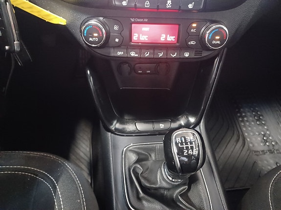 Kia Ceed 13 of 19