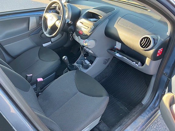 Toyota Aygo 8 of 13