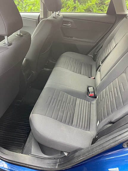Toyota Auris 7 of 21