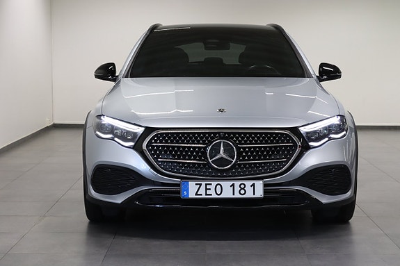 Mercedes-Benz E300 de 2 of 27